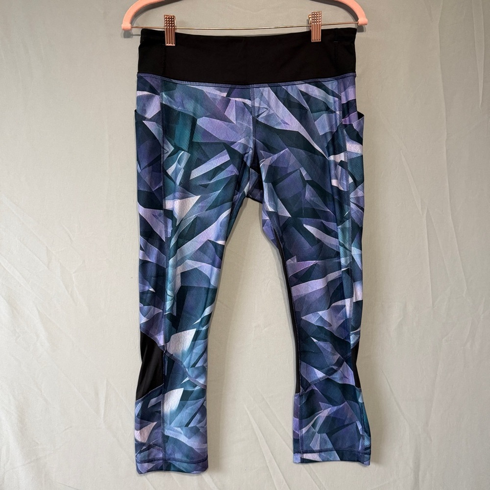 Lululemon Womens Size 8 Crops Yoga Running Fitness Gym Workout Athleisure Sporty